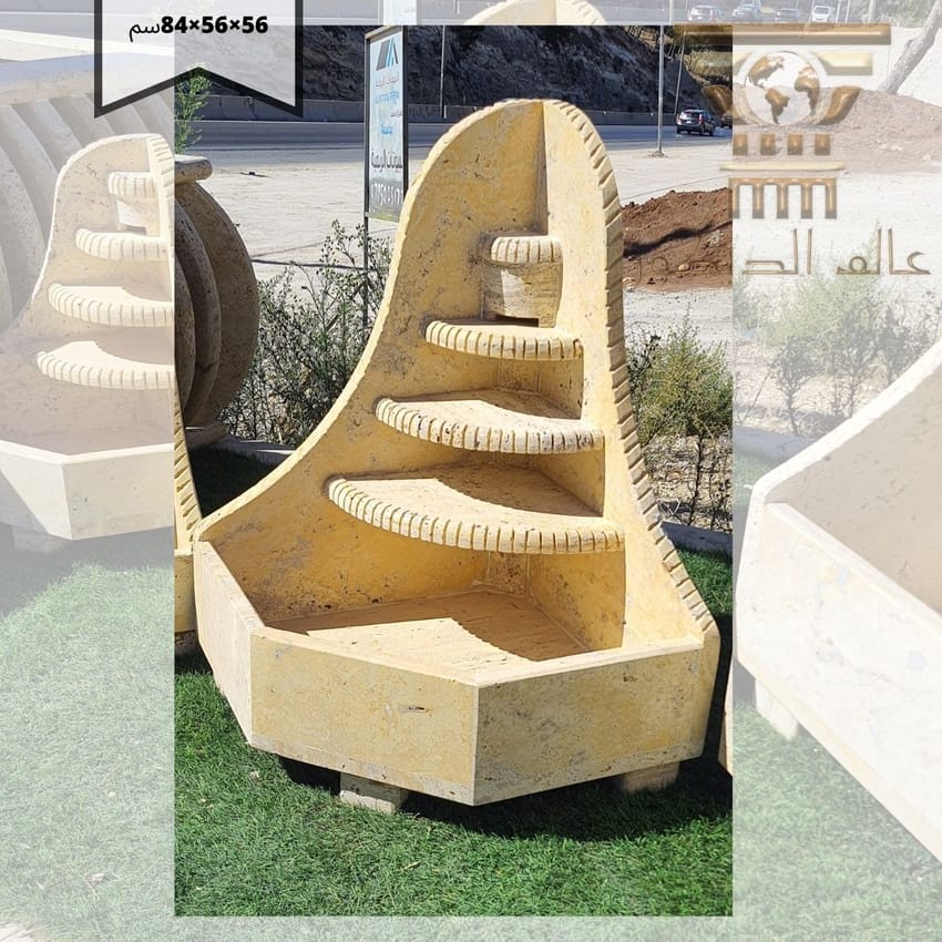 شلال زاوية وسط بتصميم حجري متدرج وعملي