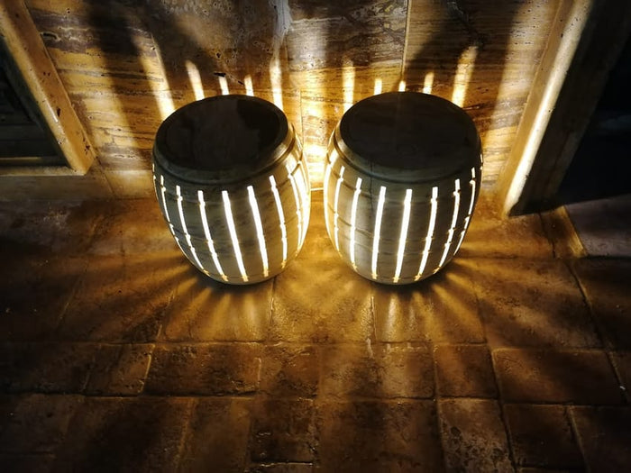 فانوس حجري T132 بتصميم دائري وإضاءة عمودية دافئة