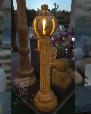 عمود إنارة حجري R504 بتصميم كلاسيكي وإضاءة دافئة للحدائق