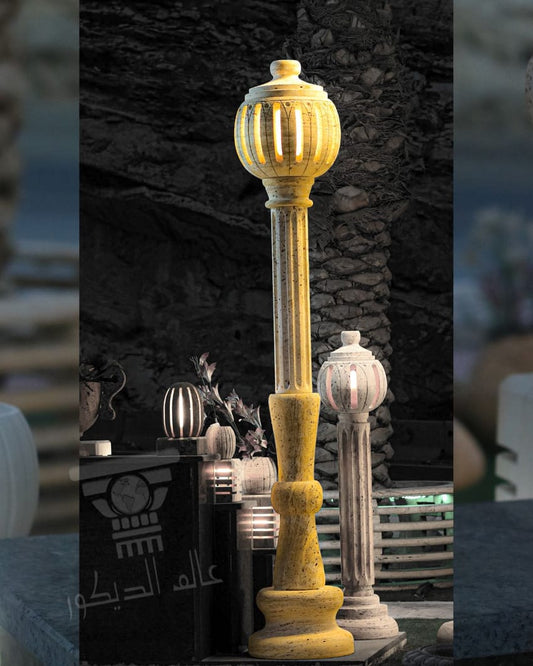 عمود إنارة حجري R506 بتصميم كلاسيكي فاخر وإضاءة دافئة