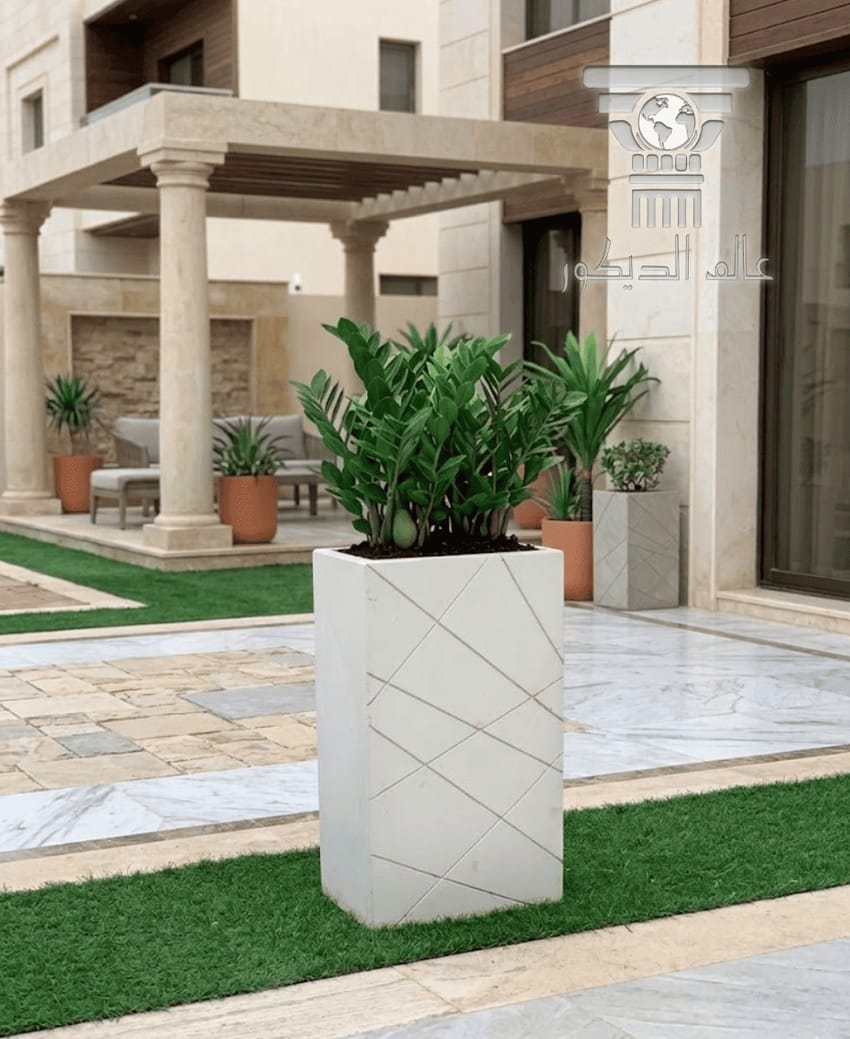 أحواض q131... هندسة الضوء والظل في تصميم عصري يعانق الطبيعة.